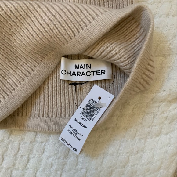 NEW Aritzia Beanie - Picture 2 of 4